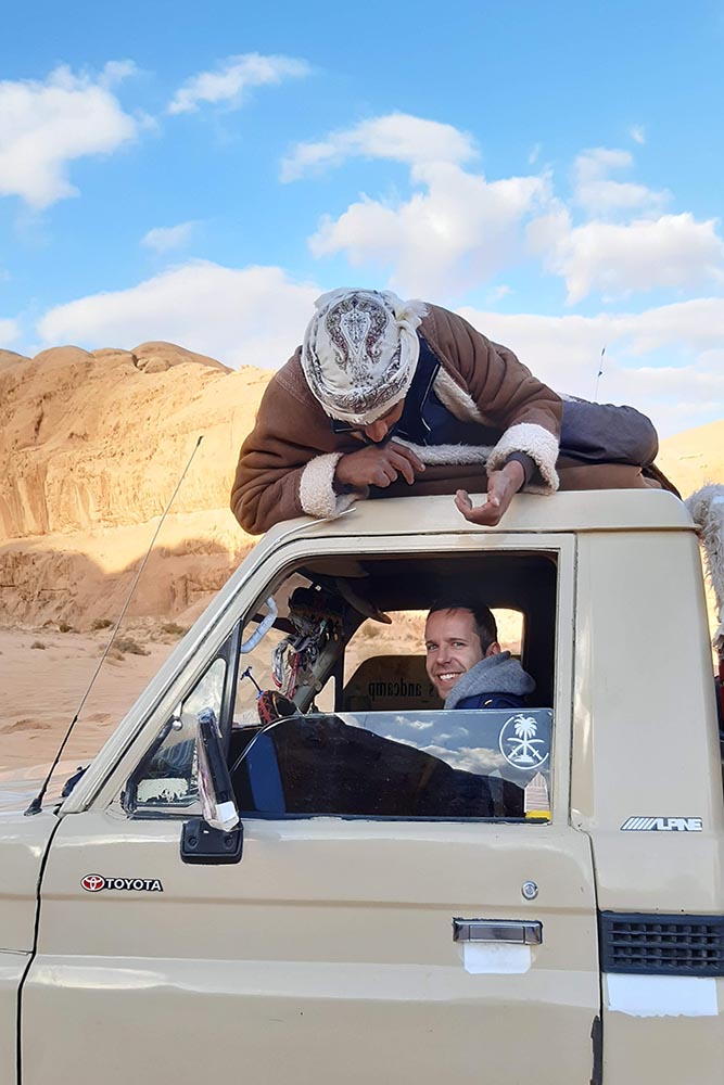 wadi rum jeep tour tourist drive